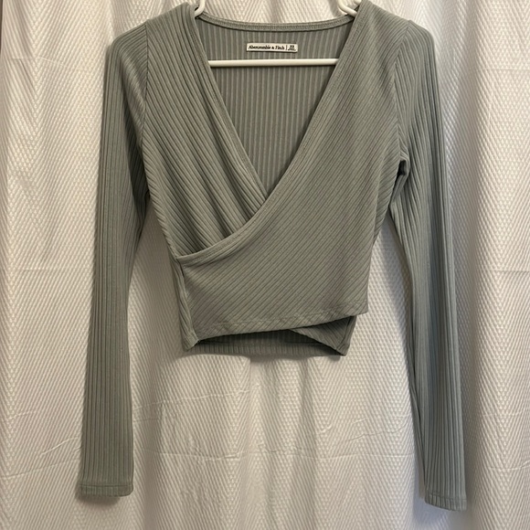Abercrombie & Fitch Tops - Abercrombie & Fitch cross cross long sleeve